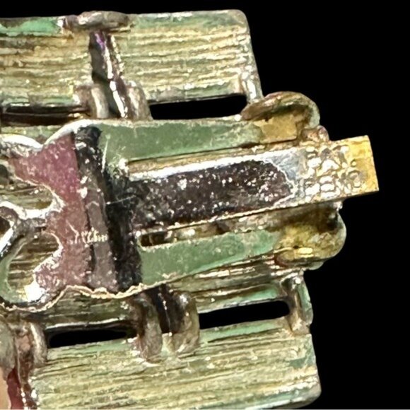 Vintage Gold-Tone Textured Clip-On Earrings Rectangular Design With Woven Detail - Picture 3 of 4